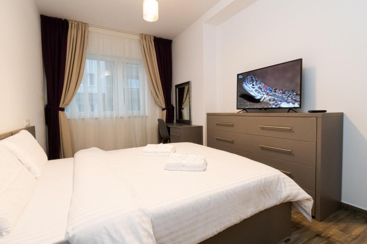 Yan Apartment - Near Mall & Free Private Parking Brasov Exterior photo